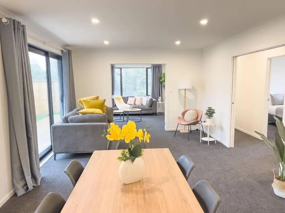 Rotorua Sunshine Brand New 4 Bedroom House Ferienhaus